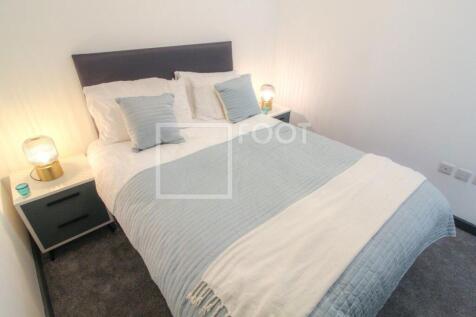 Studio flat on HIGHPOINT, BD1, Furnished Studio Apartment, £795/mo