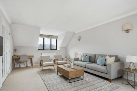 Sitting/Dining Room
