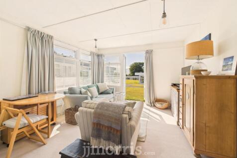 Lounge Area (Open Plan)