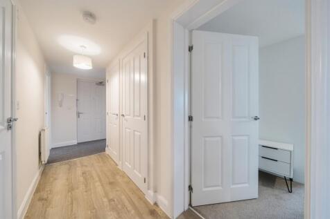 2 bedroom property in Southern Cross, Bedford photo 4