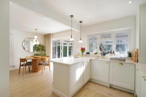 Fitted kitchen with matching breakfast bar