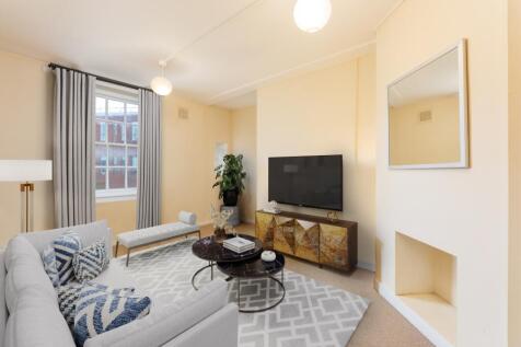 Reception Room 1
Please note the furniture has bee