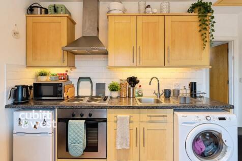 Cherry Orchard Road Chichester PO19 photo 3