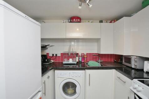 Flat 7 Manor Court kitchem.JPG