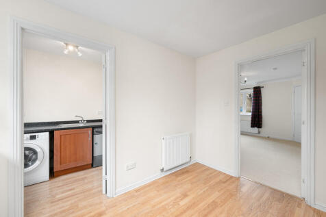 16 Leyland Road 1...