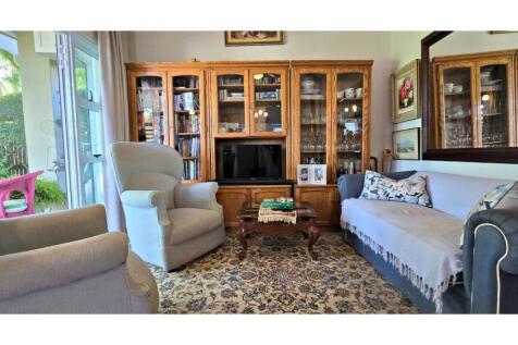 Cottage: Living Area