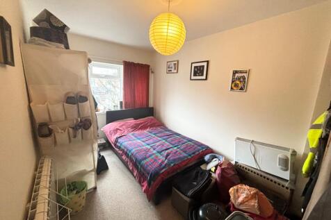 Badminton Road, DOWNEND photo 4