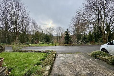 EXTERNAL FRONT, GARAGE AND DRIVEWAY