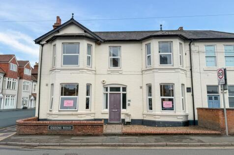 4-bed flat on Warwick Road, Kenilworth, CV8, £2,220/mo