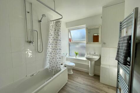22 Grace Street - Bathroom.jpeg