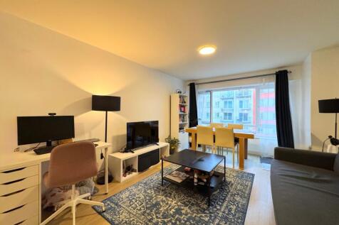 Open plan lounge/dining area