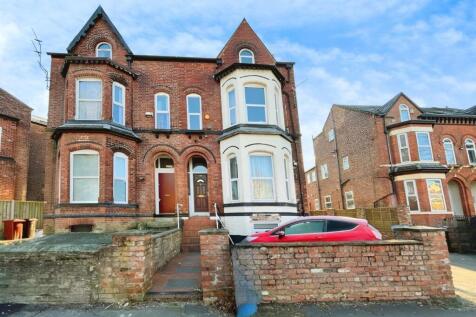 10-bed semi-detached on Norman Road, Fallowfield, M14, £5,200/mo