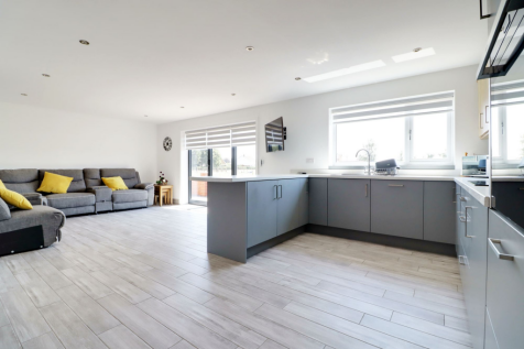 Impressive Open Plan Living/Dining Kitchen