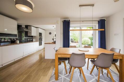 Kitchen / Dining
