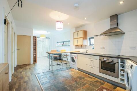 Ashton Old Road, Beswick, Manchester, M11 photo 2