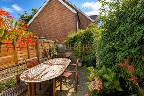 8 Mount Pleasant - Garden.jpg