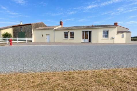 Maison de village en pierres Paulx