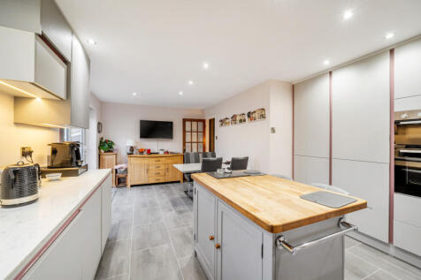 1385869-2-692d9d9...