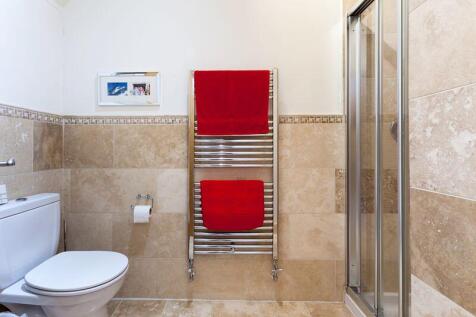EN SUITE SHOWER ROOM 
