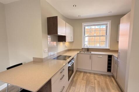 South Street, Farnham, GU9 7RP photo 3