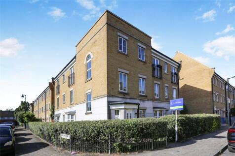 A bright and well-presented one-bedroom apartment situated within a modern purpose-built development in the heart of Peckham, offering excellent transport links and easy access to the area's vibrant a