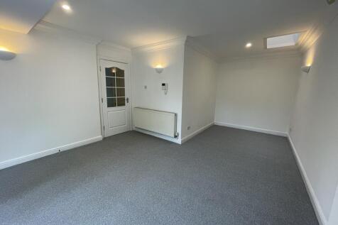 Bramhall Lane South, Bramhall photo 3