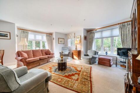Sitting/dining room
