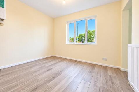 Royston Avenue, Southend-On-Sea, Essex, SS2 photo 3