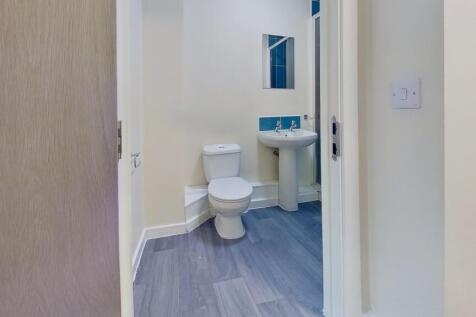 225-Avalon-Court-Bathroom