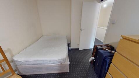 St Johns Close, Hyde Park, Leeds photo 3