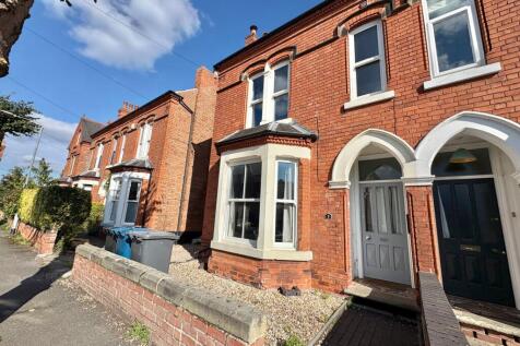 5-bed semi-detached on Epperstone Road, West Bridgford, £3,250/mo