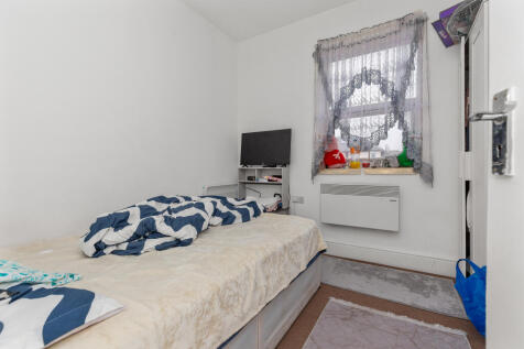 88 Aldborough Road,  Ilford IG3 8EY