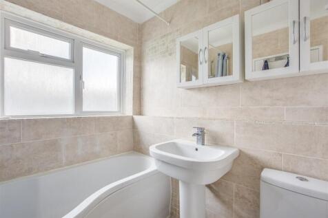 2 Mayflower Close, HP17 8QH-8.jpg