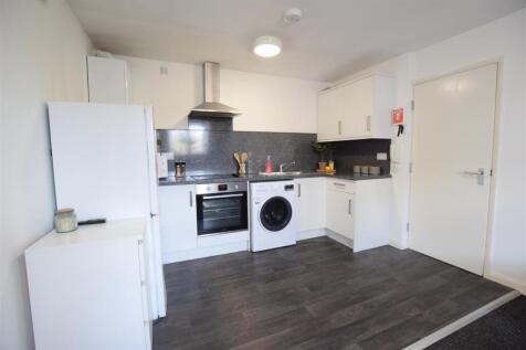 27/28 - Carholme Road - Student Apartment photo 4