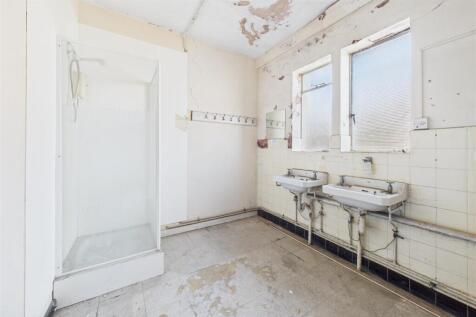 27 Eastover, Bridgwater, Somerset TA6 5AW | Freeho