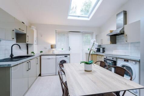 41TR - Living Area / Kitchen