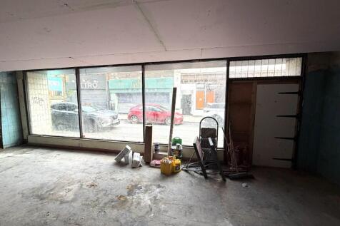 Retail Property (high street) to rent Image 4