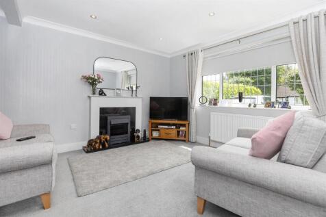 Bramleys Estate Agents - Gernhill Avenue - Fixby (