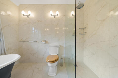 22 The Barton, Cobham, Surrey, KT11 photo 4