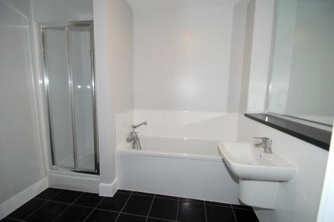 Manor House Court, Golden Manor, Hanwell, W7 photo 4