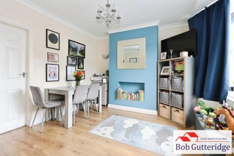 BAY FRONTED SITTING ROOM