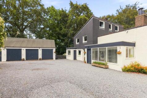 Exterior/Driveway