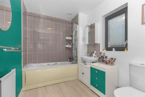 Bathroom 1.jpg