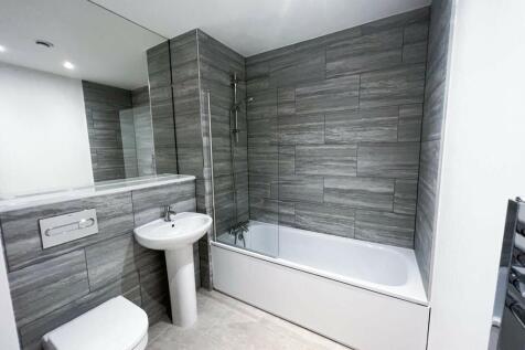 108293_P4838G3721...