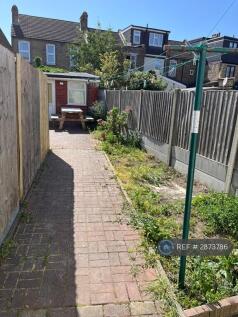 Hatherley Gardens, London, E6 photo 4