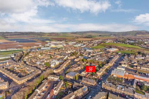 1D Roberts Street Forfar-4.JPG