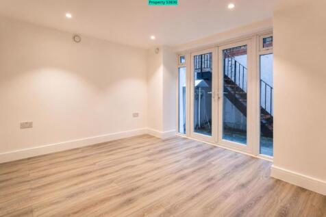 Front bedroom 