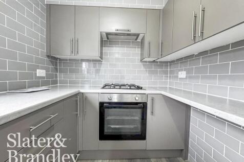 Longford Crescent, Nottingham, Nottinghamshire, NG6 photo 3