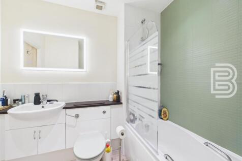 Bathroom (2).jpg