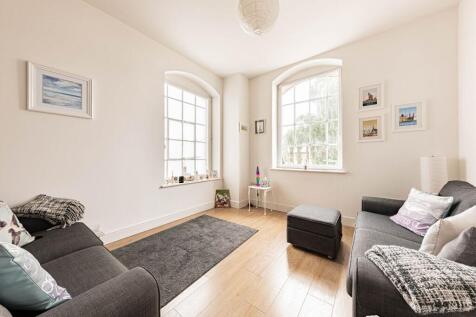 Living Area (5)